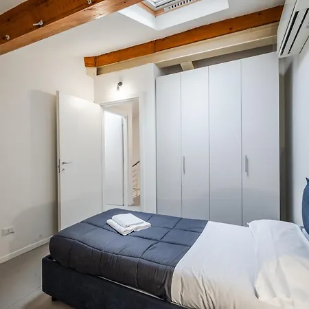 Apartament - Spazioso Vicino Metro Mediolan