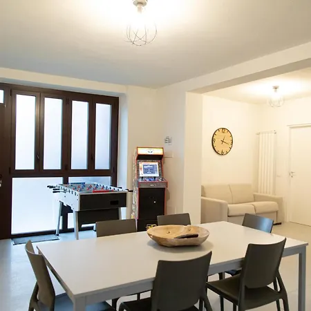 - Spazioso Vicino Metro Apartman *