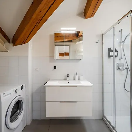 - Spazioso Vicino Metro Apartman *