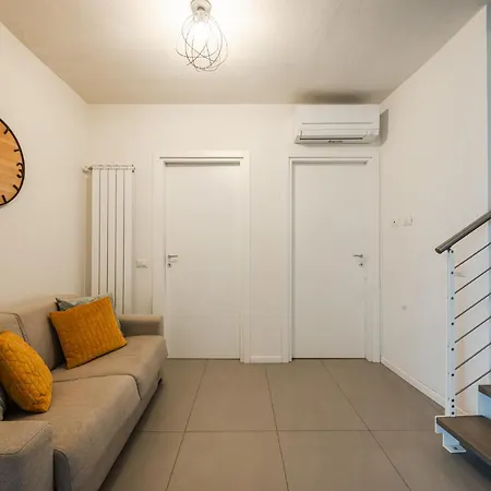 - Spazioso Vicino Metro Apartman