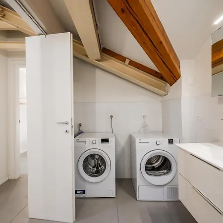 - Spazioso Vicino Metro Apartman *