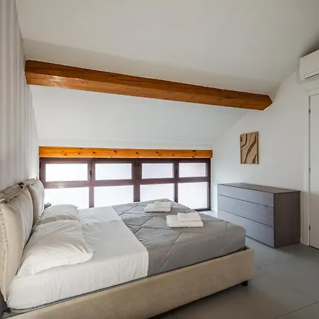 - Spazioso Vicino Metro Apartman *
